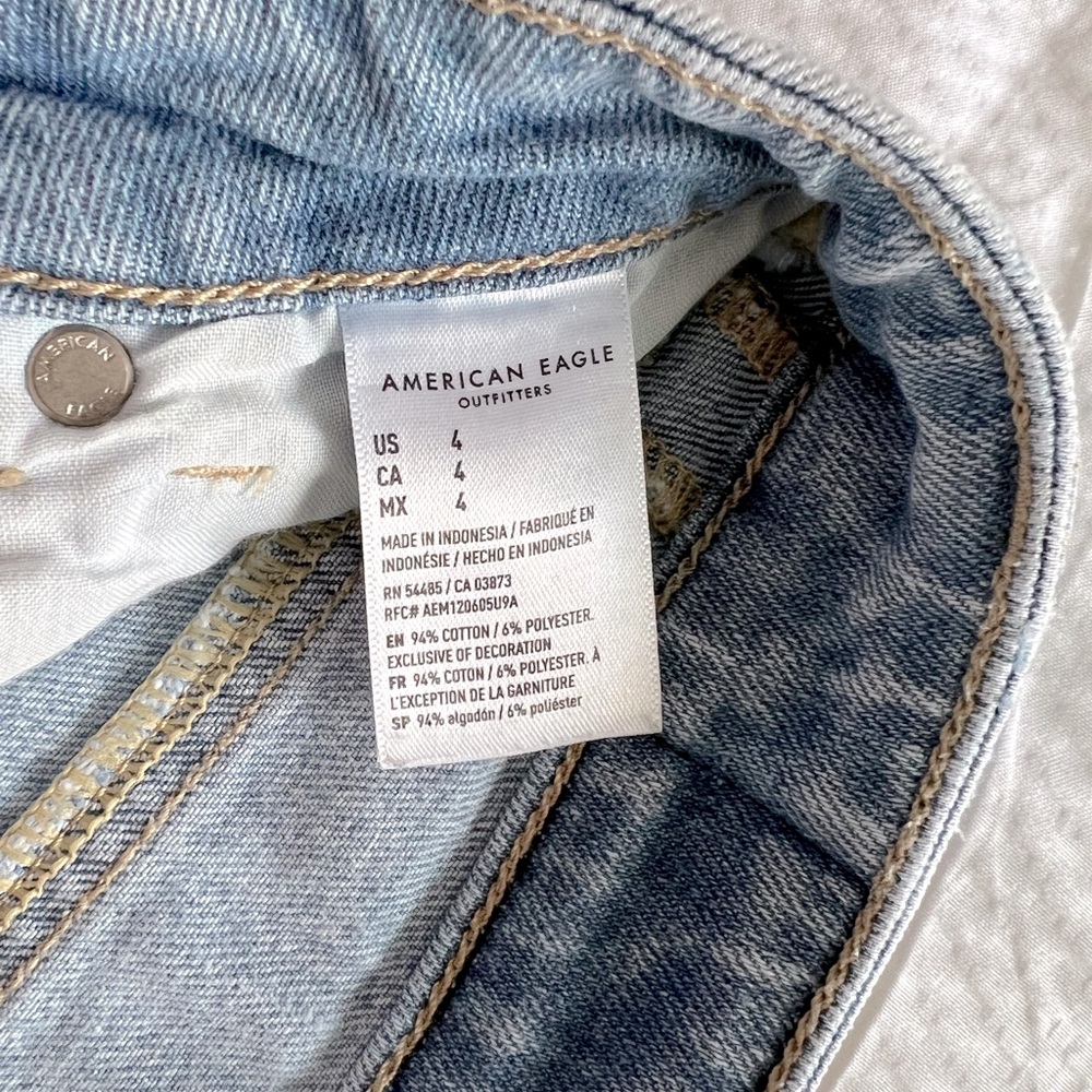 American Eagle Stretch Mom Shorts 
Size S - Picture 4 of 5